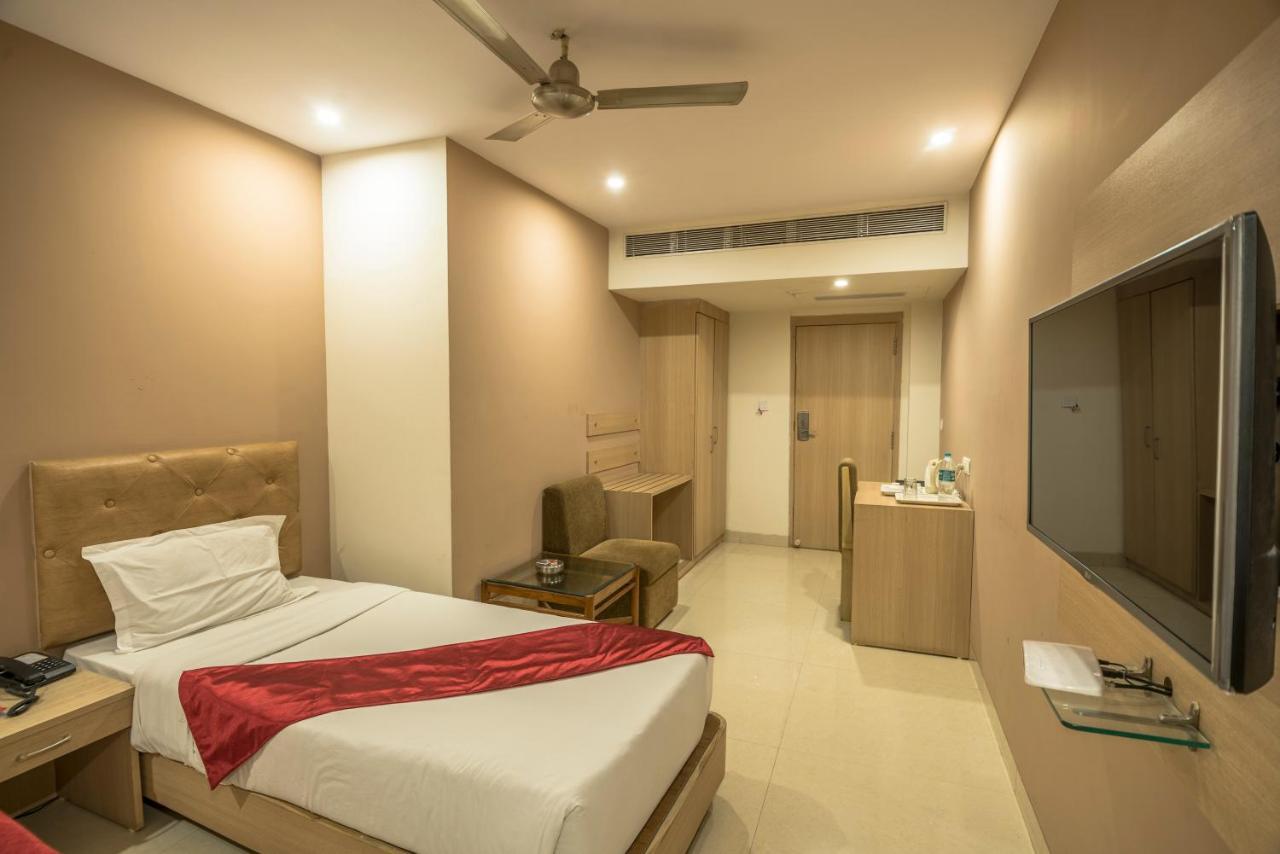 Palette Hotel Nisarga By Sunday Bhopal Exterior photo