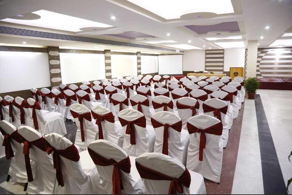 Palette Hotel Nisarga By Sunday Bhopal Exterior photo