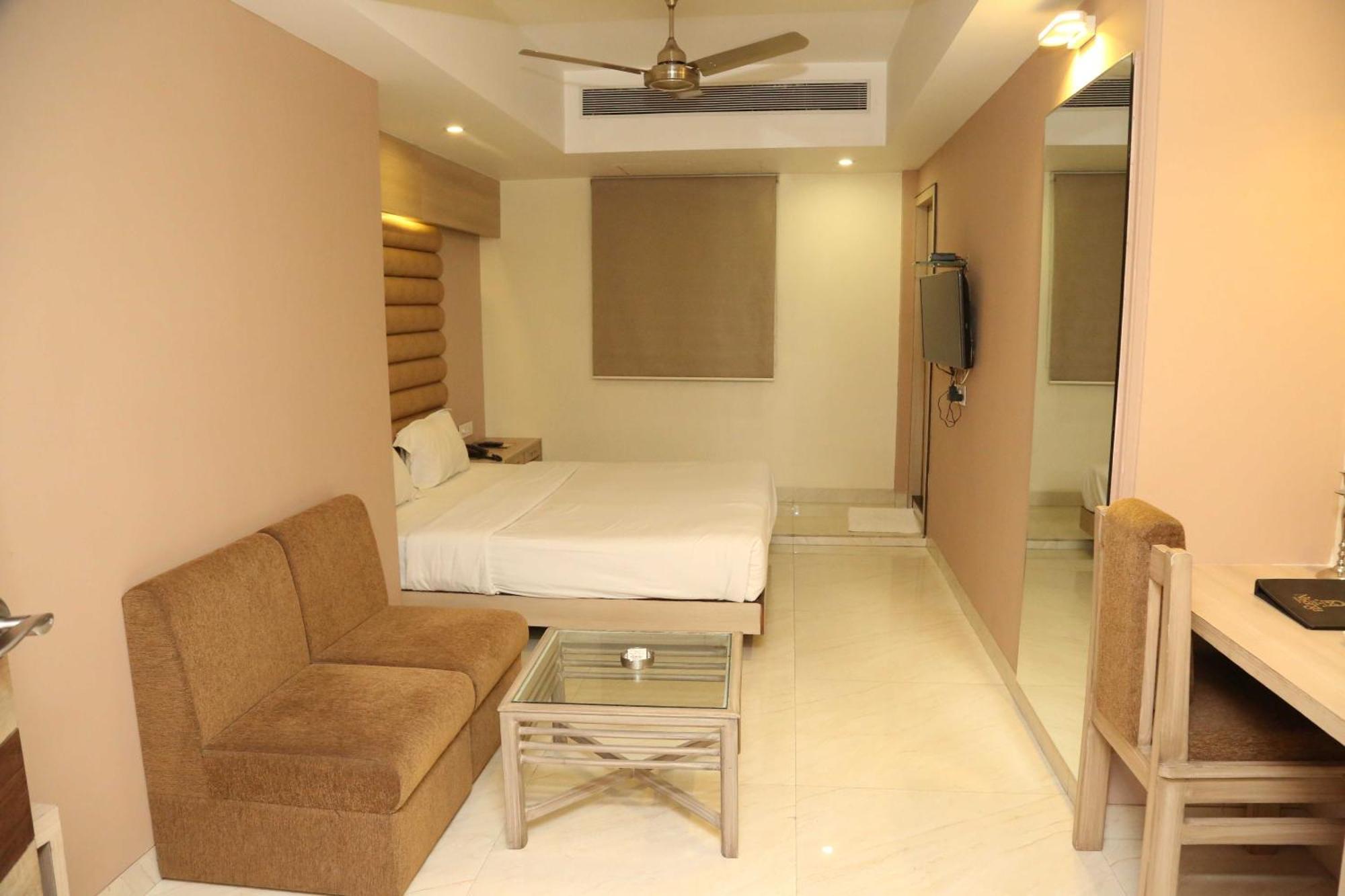Palette Hotel Nisarga By Sunday Bhopal Exterior photo
